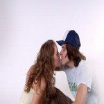 589235_young_couple_kissing_5