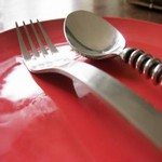 916536_cutlery_on_red_plate