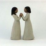 584461_sisters_statue